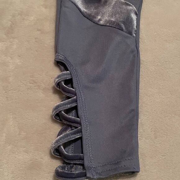 Justice (Mall Days) blue, size 8 leggings and size 28 sports bra. - Picture 9 of 11